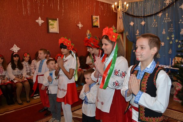 В Україні з краю в край ходить Святий Миколай…